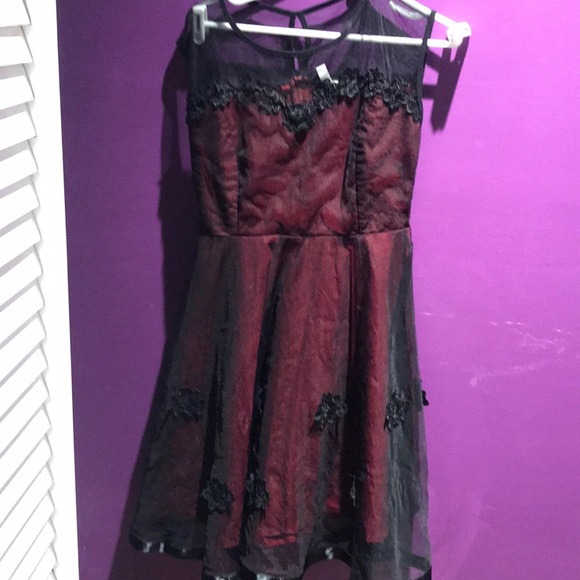 Slimming alternative dress - Picture 1 of 4